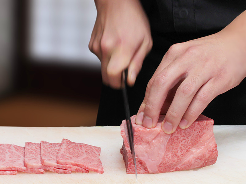 時間と技術を注ぎ、本物の味が生まれる。