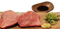 【桂のステーキ】1,200円（税別）内モモというやわらかい肉質の部位。【わさび醤油】でさっぱりと食べてもらうのがイチオシ！わさび醤油は意外にも和牛と合います！