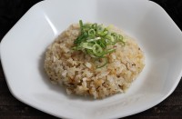 にんにく焼き飯 S 税抜 580円（税込 638円）にんにく焼き飯 L 税抜 880円（税込 968円）